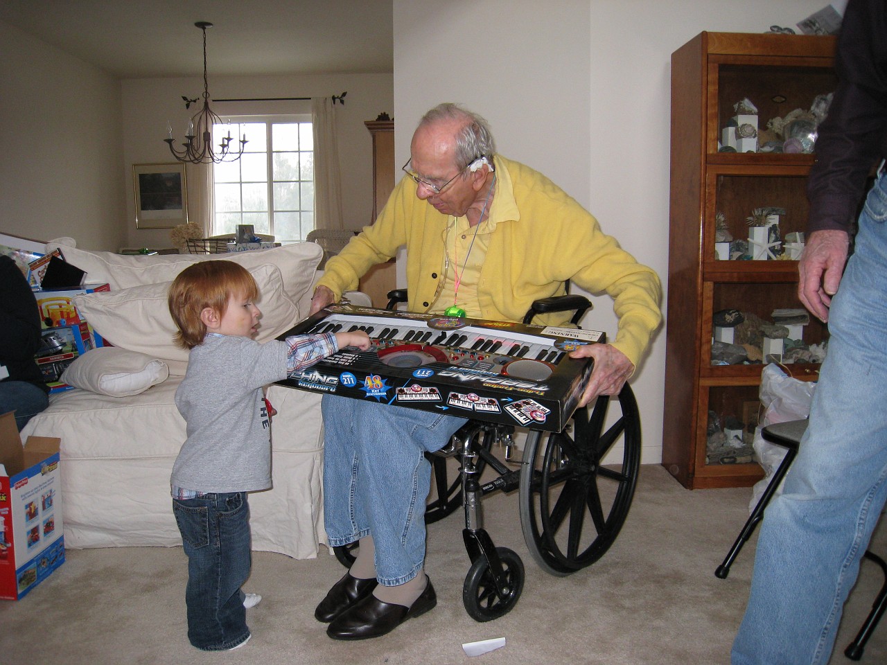 Christmas 2007 Kasdorf Misselhorn Gathering 048.jpg - Christmas 2007! The Misselhorn, Kasdorf and Burns families come together for the celebration! Lots of talk, food, presents, food and visiting.